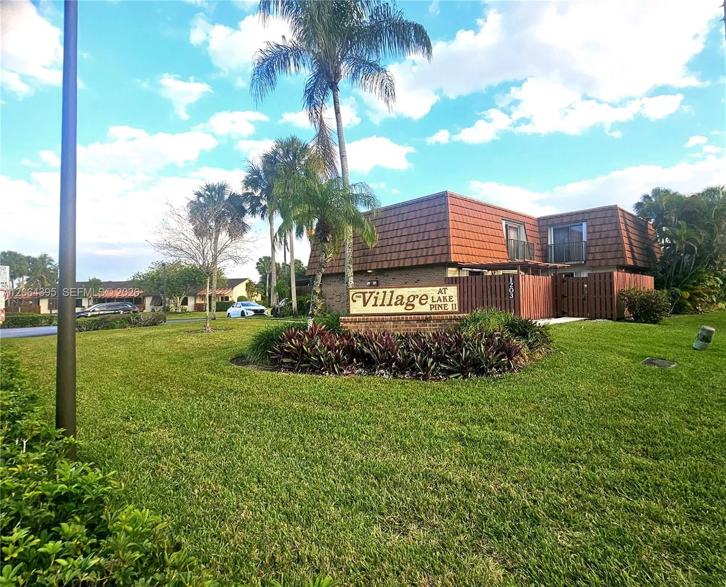 Foto de propiedad en 1201 SW 120th Way, Davie, FL 33325 Davie con MLS# 