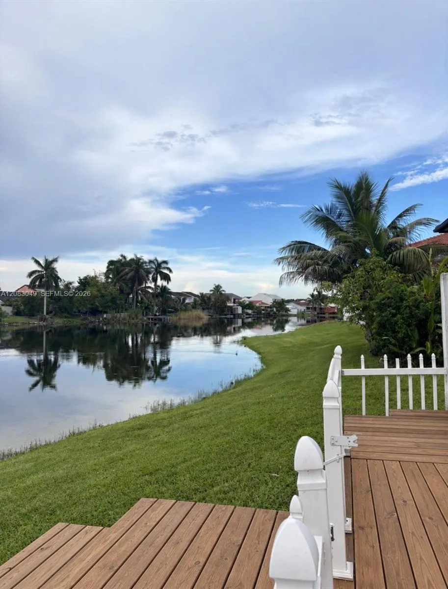 Foto de propiedad en 1201 SW 124th Court 1-E, Miami, FL 33184 Miami con MLS# 