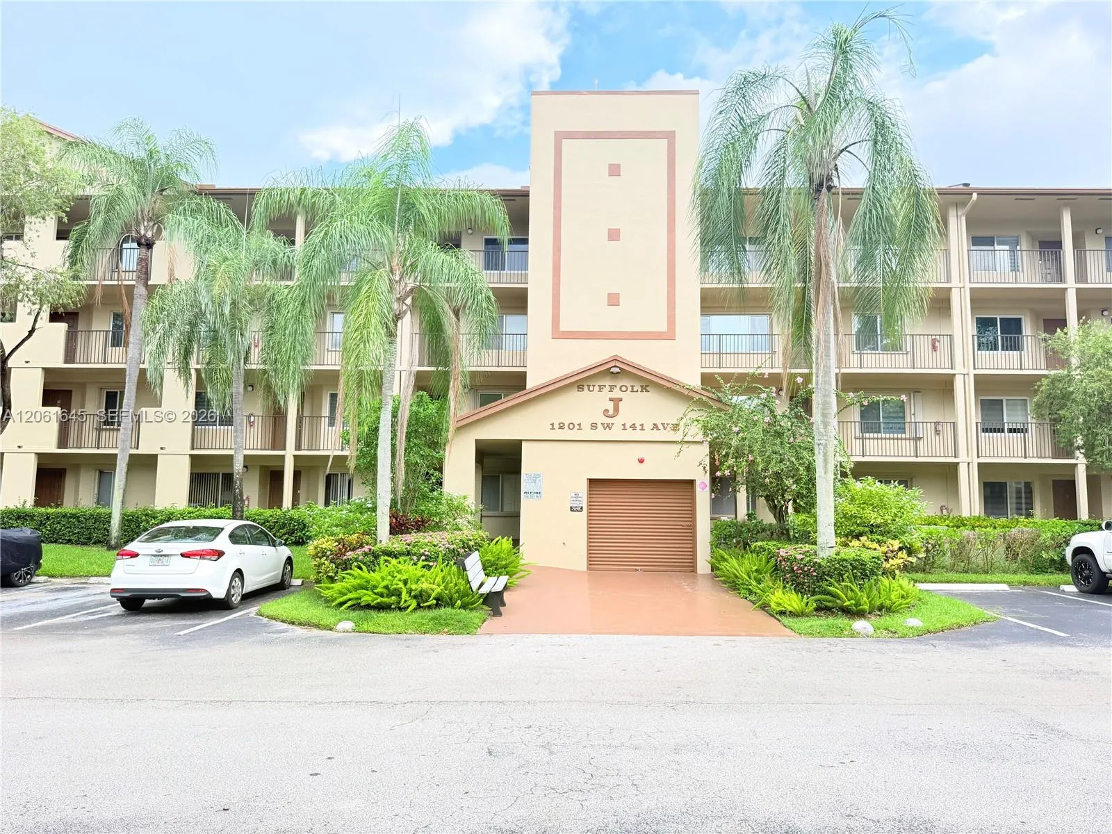 Foto de propiedad en 1201 SW 141st Avenue 302J, Pembroke Pines, FL 33027 Pembroke Pines con MLS# 