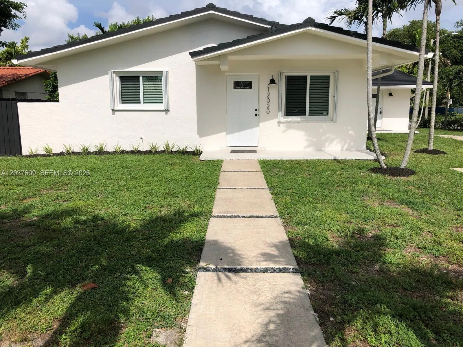 Foto de propiedad en 12020 NE 12th Court 12020, Biscayne Park, FL 33161 Biscayne Park con MLS# 
