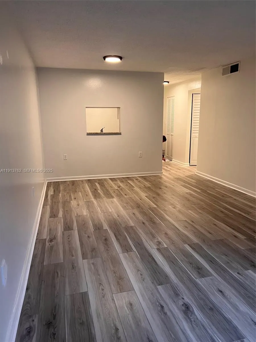 Foto de propiedad en 12035 NE 2nd Avenue A111, North Miami, FL 33161 North Miami con MLS# 