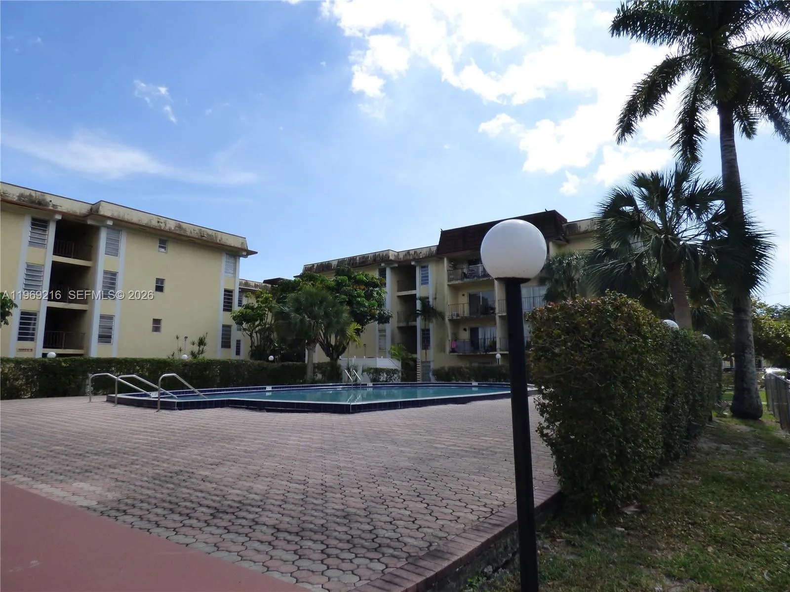 Foto de propiedad en 12035 NE 2nd Avenue A423, North Miami, FL 33161 North Miami con MLS# 