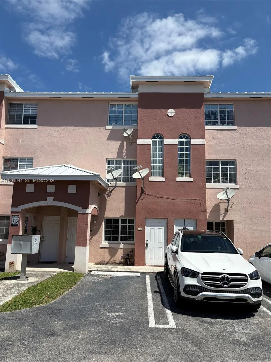 En Venta 12035 SW 14th Street 105, Miami, FL 33184, Miami, FL 33184