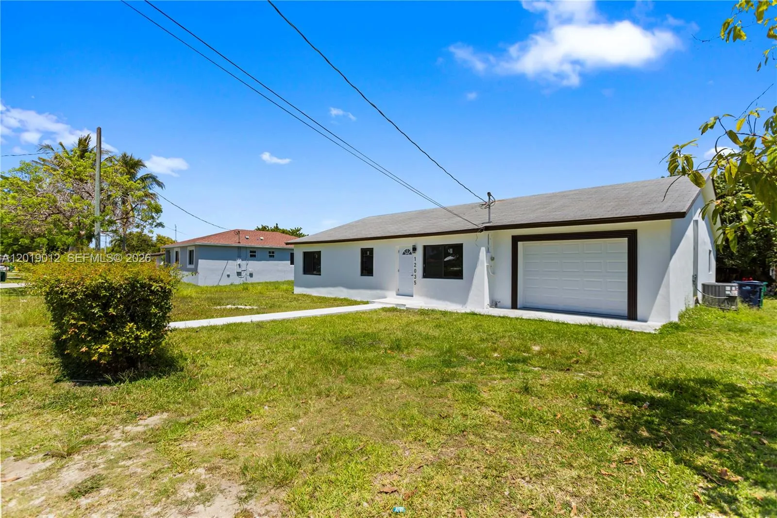 Foto de propiedad en 12035 SW 214th Terrace, Miami, FL 33177 Miami con MLS# 