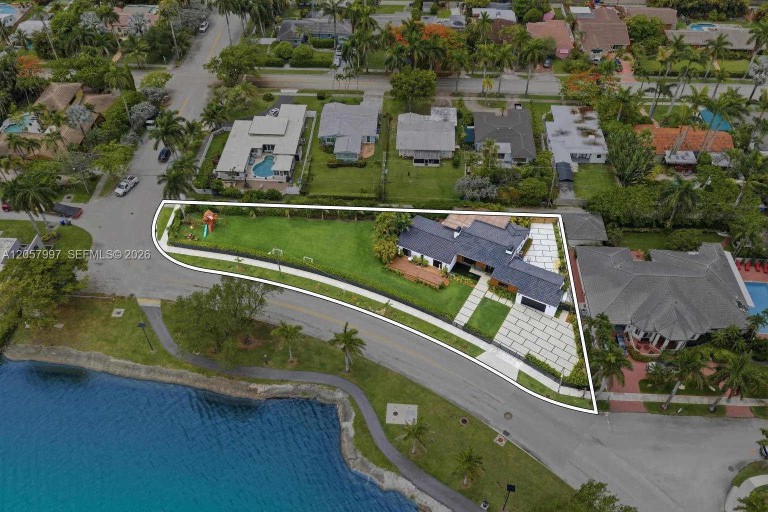 En Venta 1204 S Northlake Drive, Hollywood, FL 33019, Hollywood, FL 33019