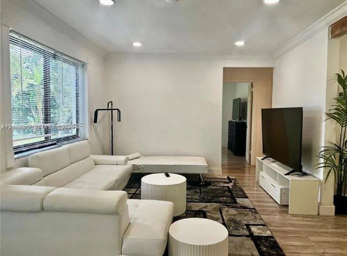 En Venta 12040 N Miami Avenue, North Miami, FL 33168, North Miami, FL 33168