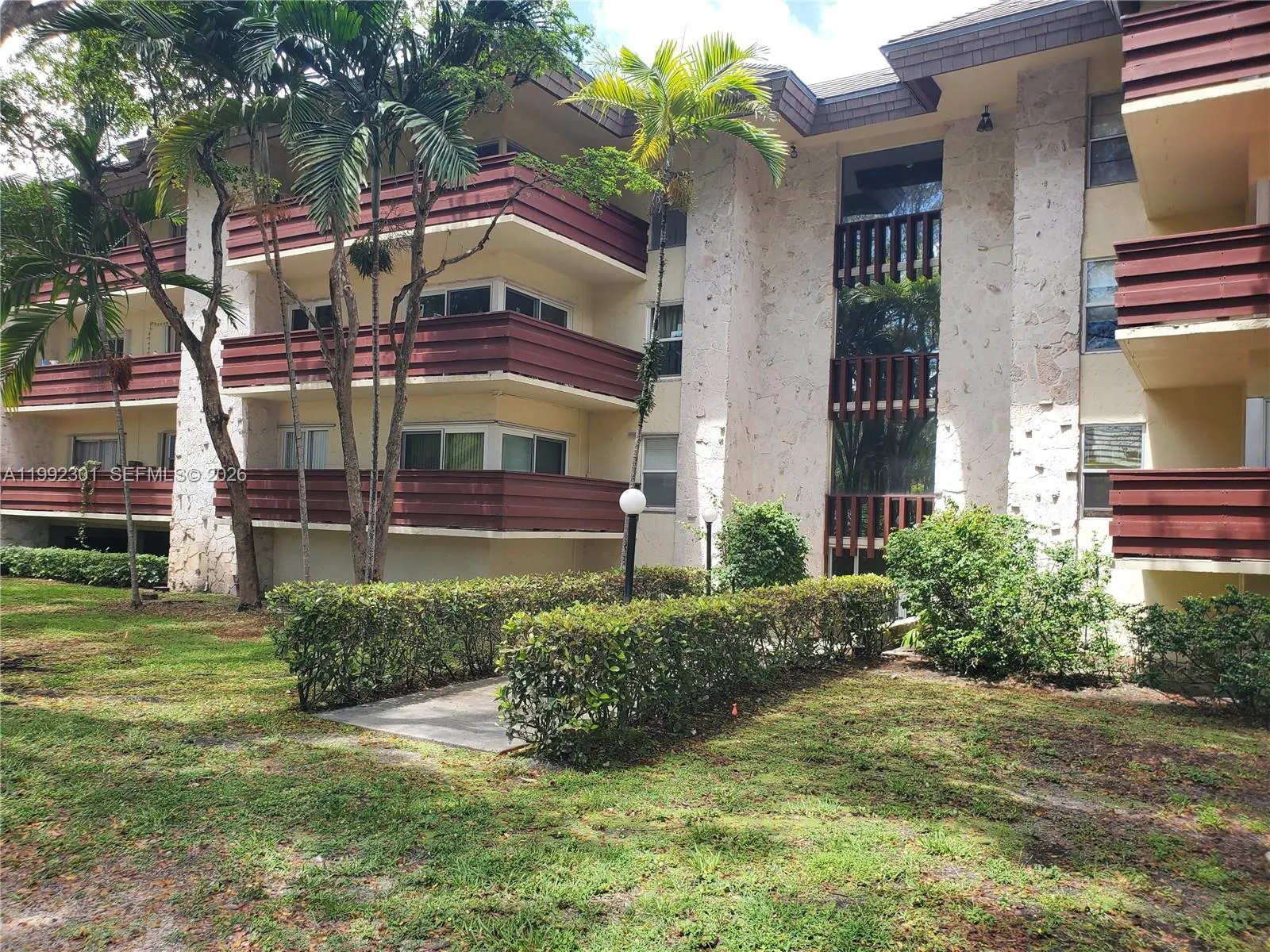 Foto de propiedad en 1205 Mariposa Avenue 206, Coral Gables, FL 33146 Coral Gables con MLS# 