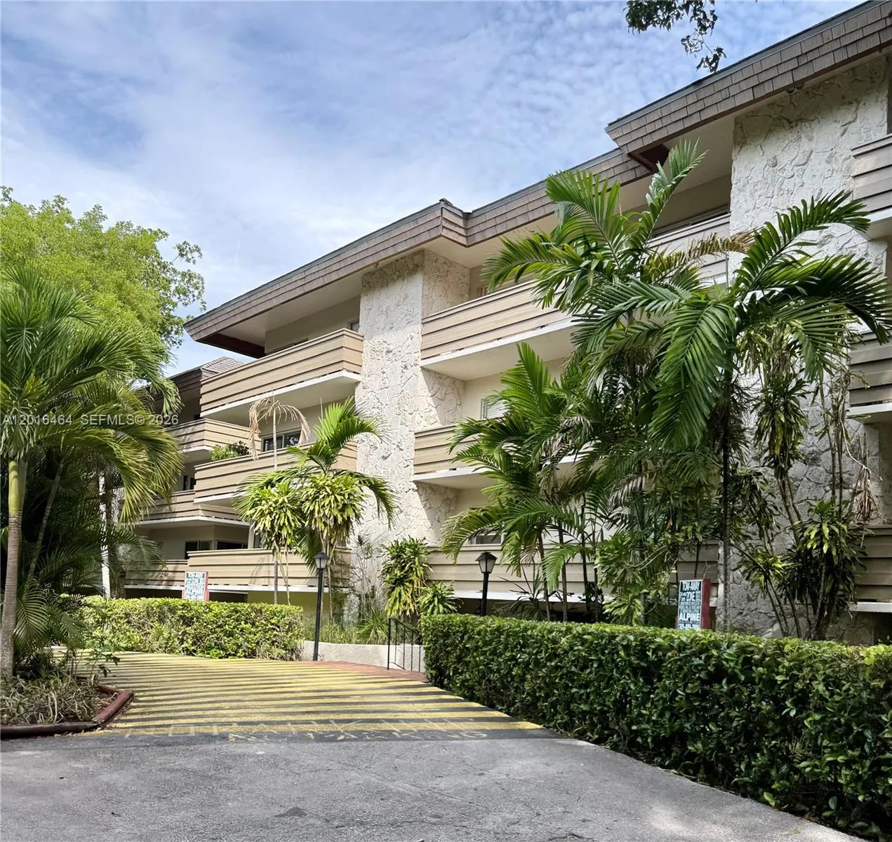 Foto de propiedad en 1205 Mariposa Avenue 301, Coral Gables, FL 33146 Coral Gables con MLS# 