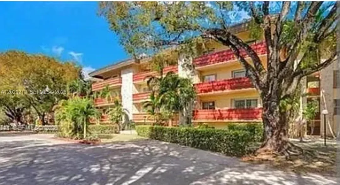 Foto de propiedad en 1205 Mariposa Avenue 304, Coral Gables, FL 33146 Coral Gables con MLS# 