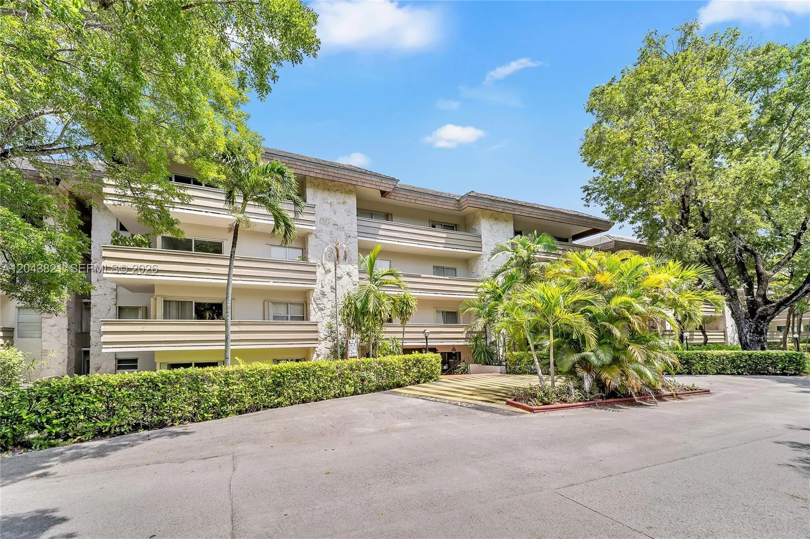 Foto de propiedad en 1205 Mariposa Avenue 307, Coral Gables, FL 33146 Coral Gables con MLS# 