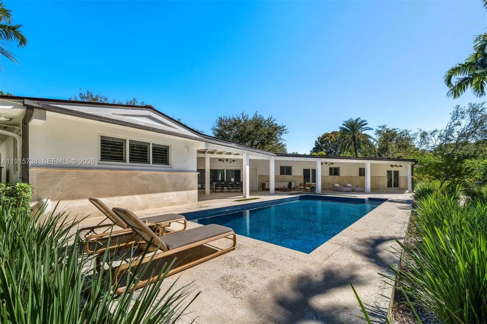Foto de propiedad en 12050 Moss Ranch Road, Pinecrest, FL 33156 Pinecrest con MLS# 