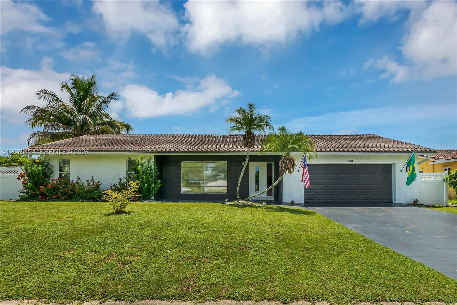 Foto de propiedad en 12064 NW 24th Street, Coral Springs, FL 33065 Coral Springs con MLS# 