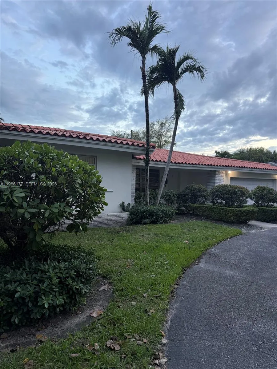 Foto de propiedad en 1208 Bird Road, Coral Gables, FL 33146 Coral Gables con MLS# 