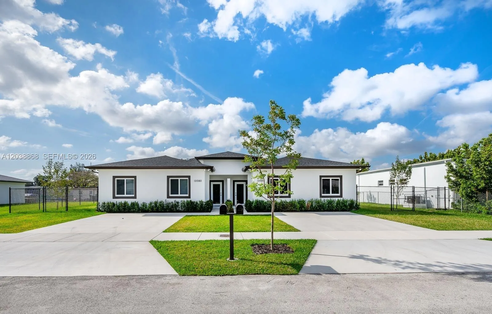 Foto de propiedad en 12080 SW & 12090 213th Street, Miami, FL 33177 Miami con MLS# 