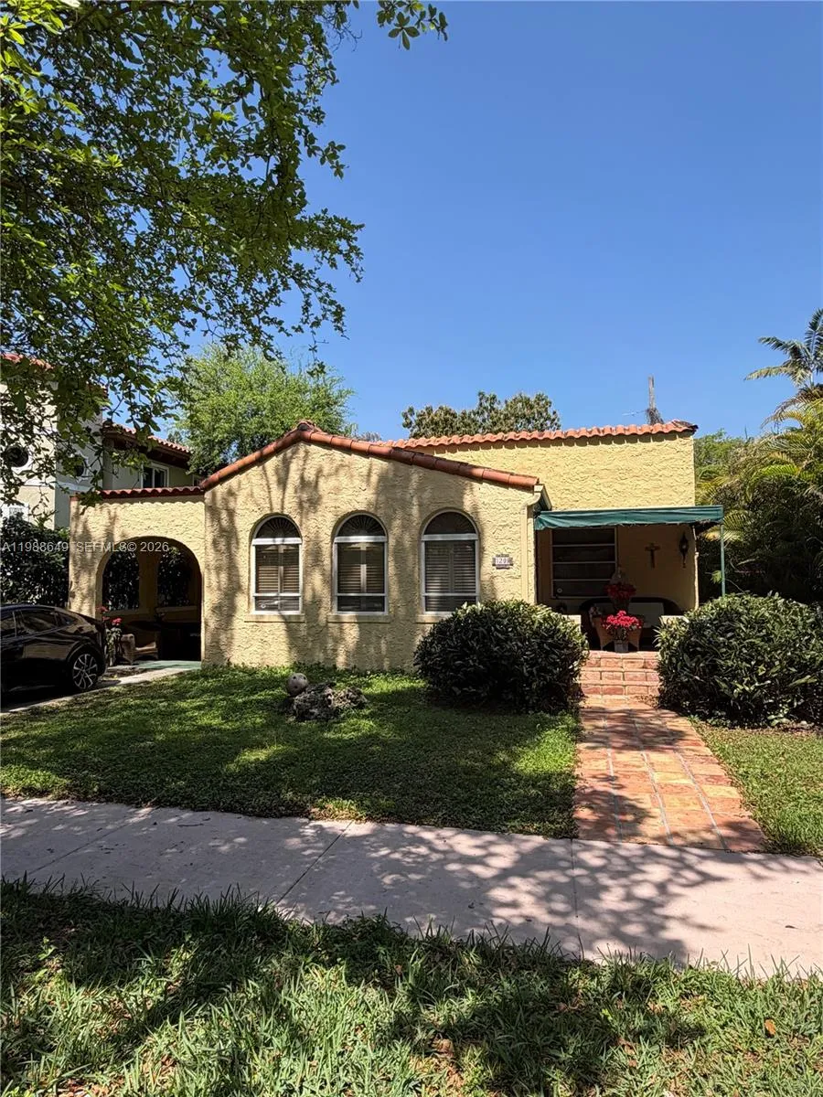 Foto de propiedad en 1209 Mariana Avenue, Coral Gables, FL 33134 Coral Gables con MLS# 
