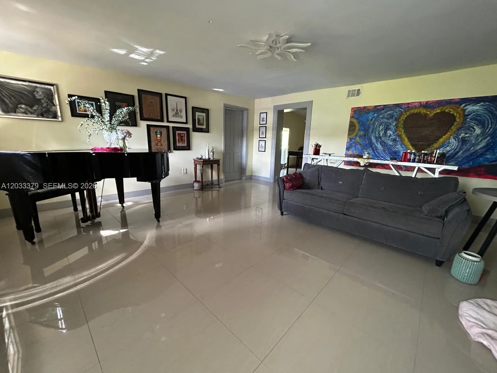 Foto de propiedad en 12098 SW 197th Avenue, Miami, FL 33196 Miami con MLS# 