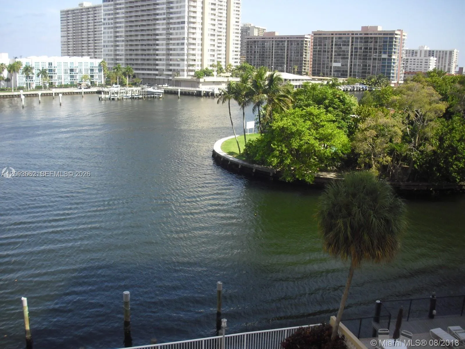 En Venta 121 Golden Isles Drive 407, Hallandale Beach, FL 33009, Hallandale Beach, FL 33009