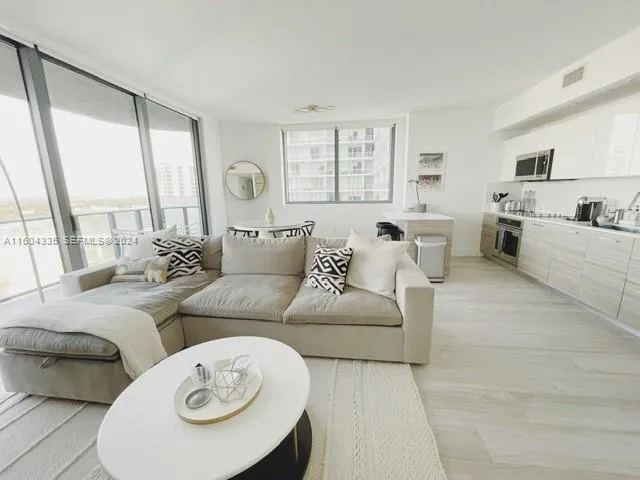 Foto de propiedad en 121 NE 34th Street 1409, Miami, FL 33137 Miami con MLS# 