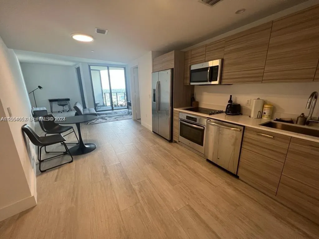 Foto de propiedad en 121 NE 34th Street 2014, Miami, FL 33137 Miami con MLS# 
