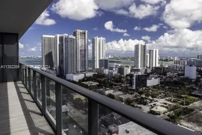 Foto de propiedad en 121 NE 34th Street 2601, Miami, FL 33137 Miami con MLS# 