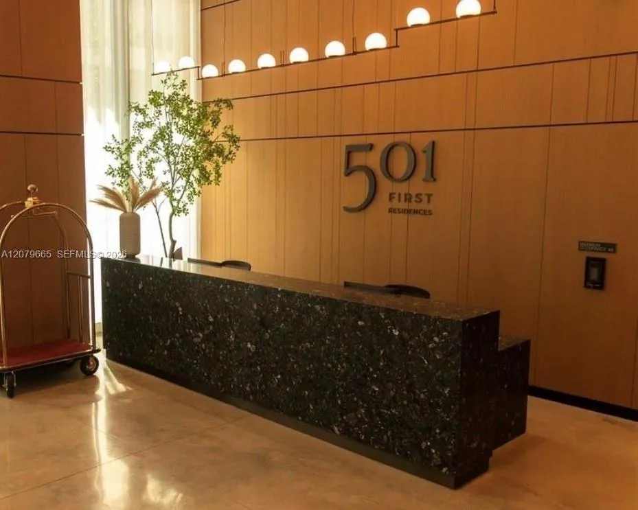 Foto de propiedad en 121 NE 5th Street 2002, Miami, FL 33132 Miami con MLS#