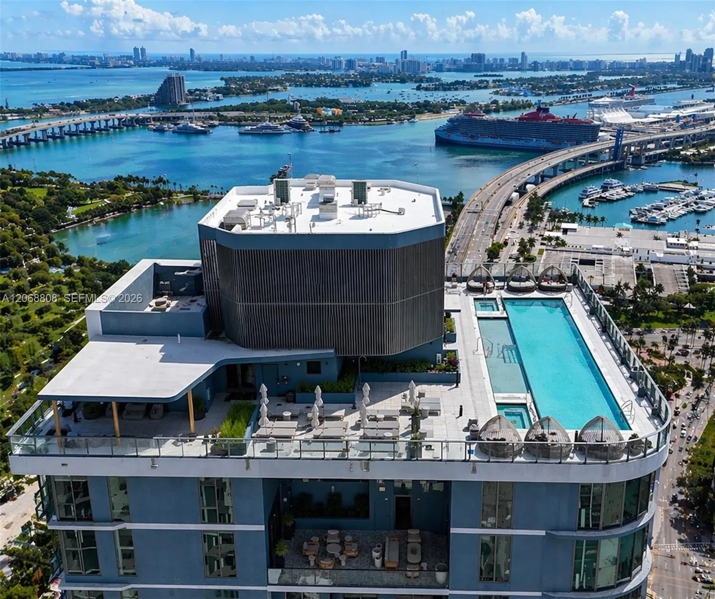 Foto de propiedad en 121 NE 5th Street 2110, Miami, FL 33132 Miami con MLS# 