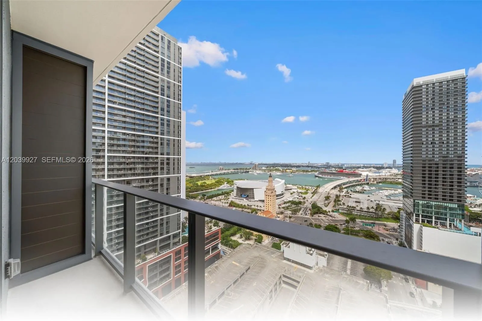 Foto de propiedad en 121 NE 5th Street 3200, Miami, FL 33132 Miami con MLS# 