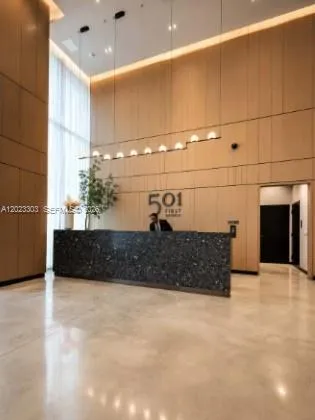 Foto de propiedad en 121 NE 5th Street 3203, Miami, FL 33132 Miami con MLS#
