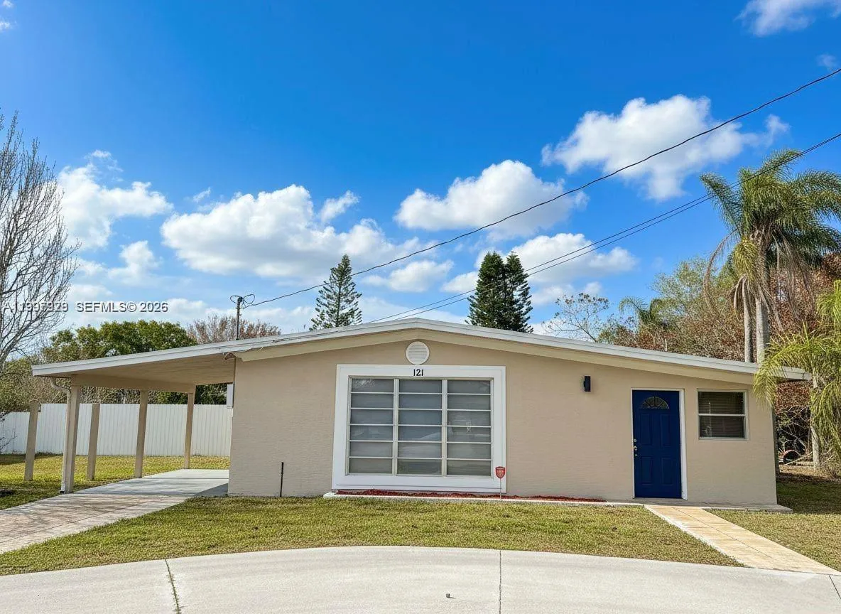 Vendido 121 NE Prima Vista Boulevard, Port St. Lucie, FL 34983, Port St. Lucie, FL 34983