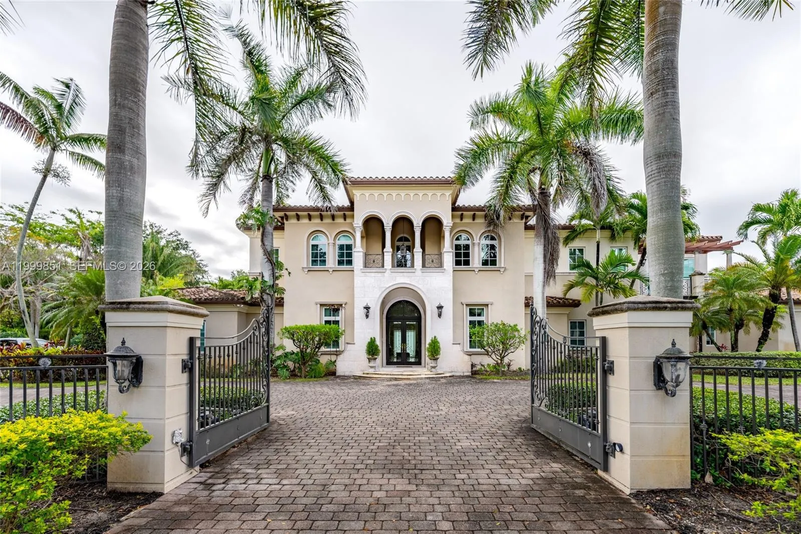 Foto de propiedad en 12101 Moss Ranch Road, Pinecrest, FL 33156 Pinecrest con MLS# 