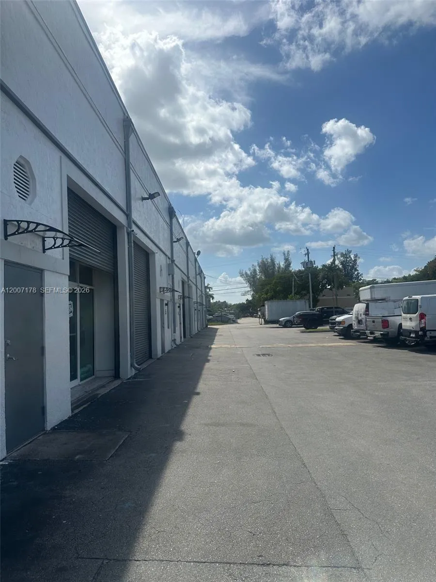 Foto de propiedad en 12101 NW 98th Avenue, Hialeah Gardens, FL 33018 Hialeah Gardens con MLS# 