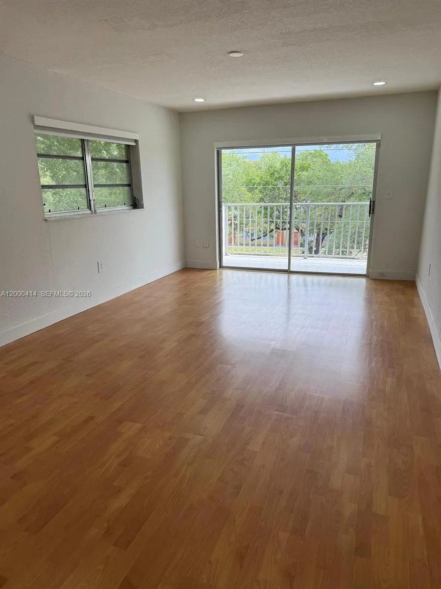 En Venta 12105 NE 11th Place 306, North Miami, FL 33161, North Miami, FL 33161