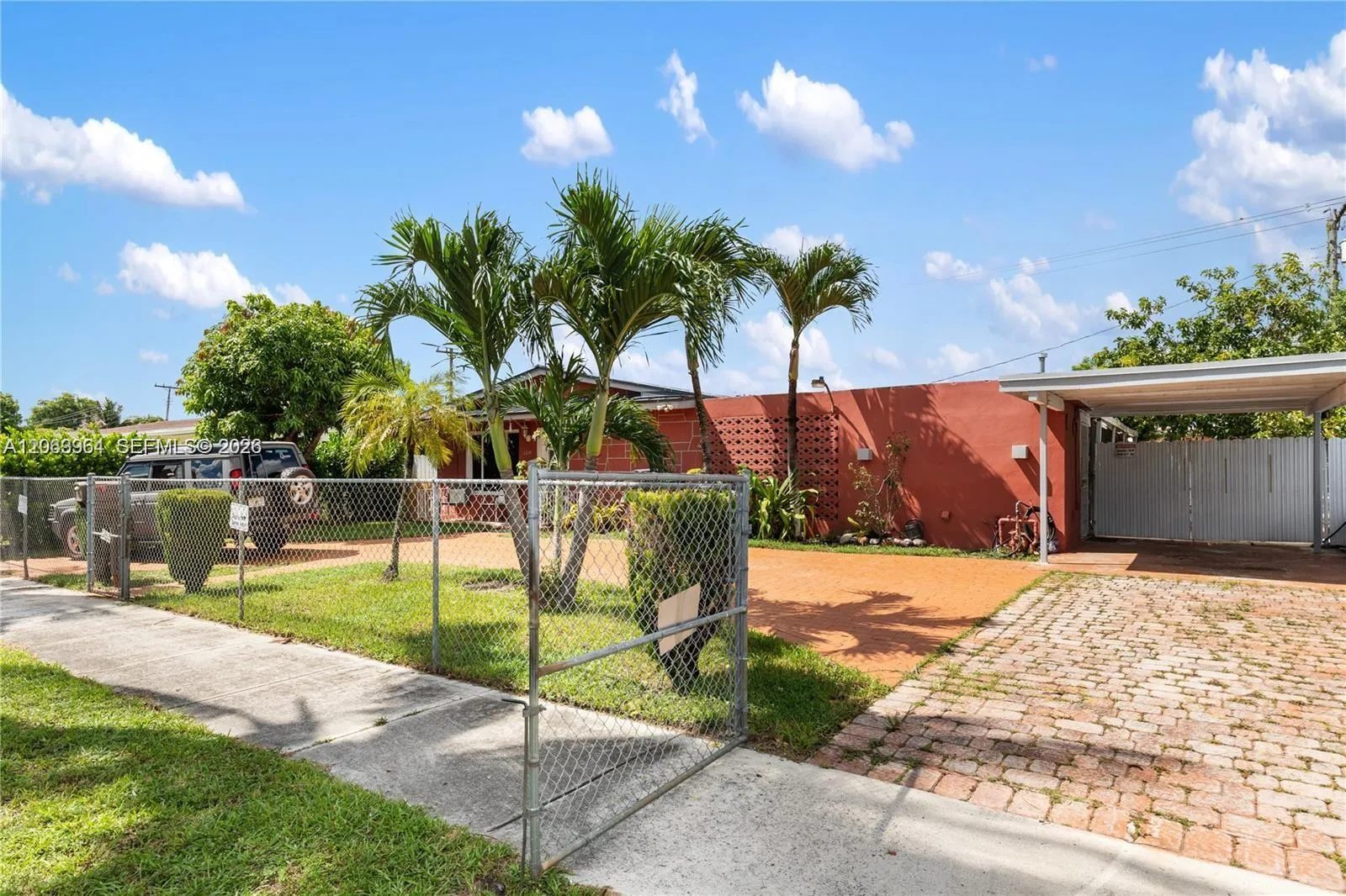 Foto de propiedad en 1211 NW 179th Street, Miami Gardens, FL 33169 Miami Gardens con MLS# 