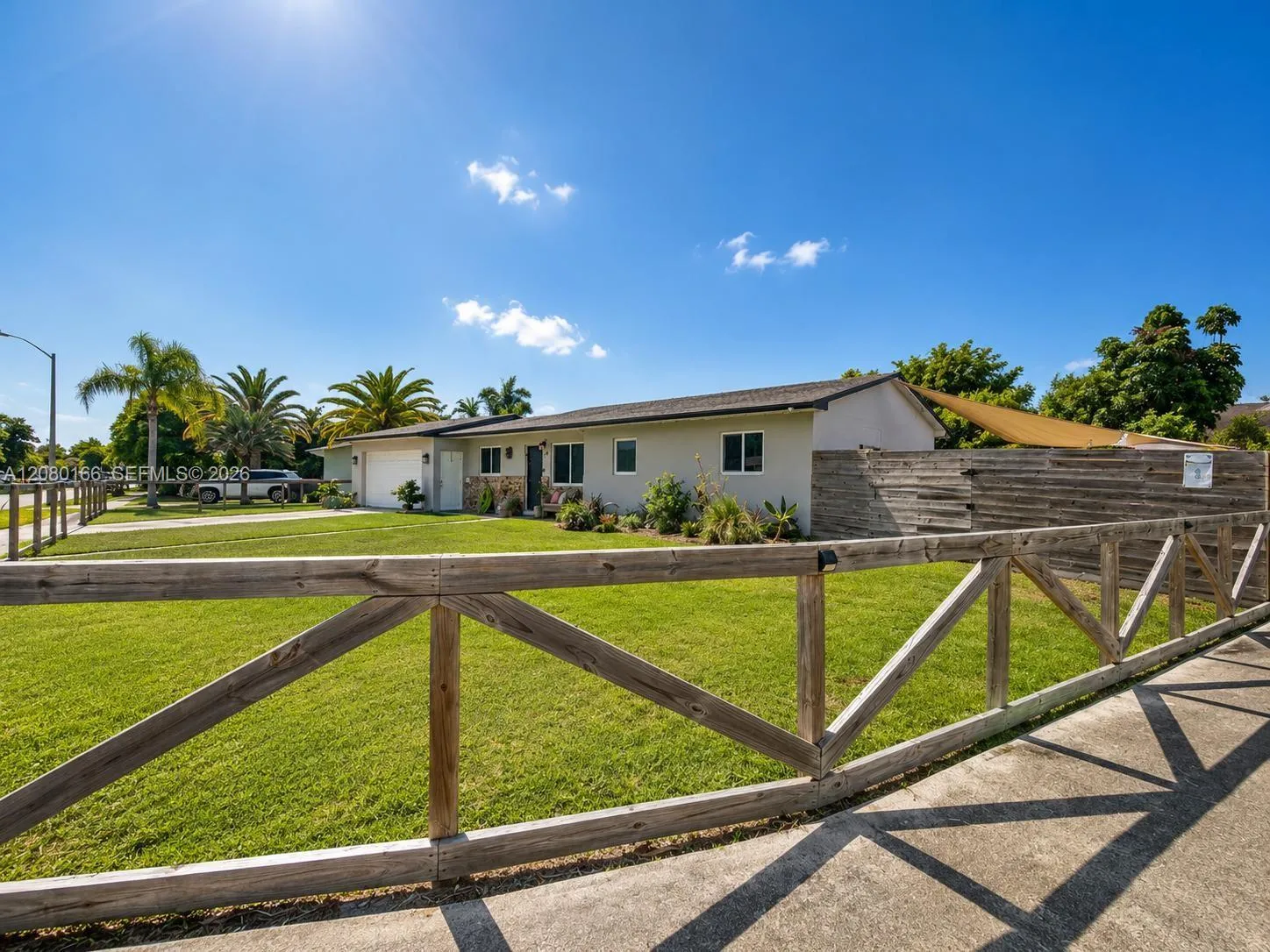 Foto de propiedad en 1211 NW 18th Street, Homestead, FL 33030 Homestead con MLS# 