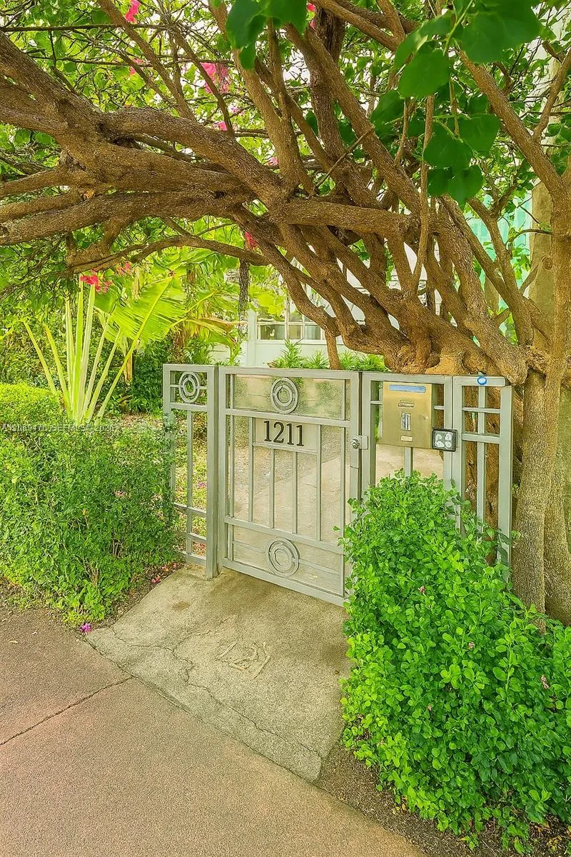 Foto de propiedad en 1211 Pennsylvania Avenue B1, Miami Beach, FL 33139 Miami Beach con MLS# 