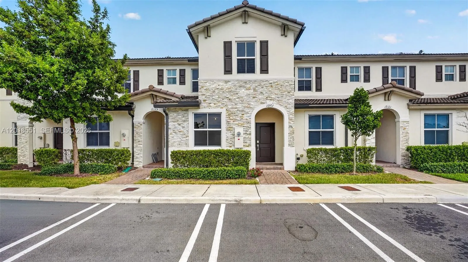 Foto de propiedad en 12123 NW 23rd Court, Miami, FL 33167 Miami con MLS# 