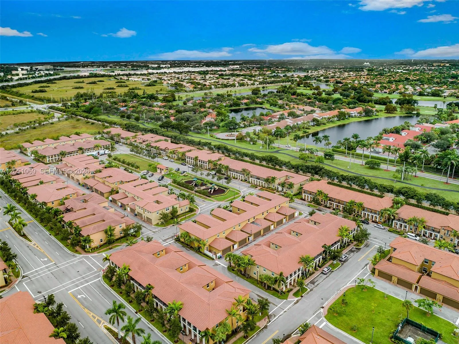 Foto de propiedad en 1213 SW 147th Avenue, Pembroke Pines, FL 33027 Pembroke Pines con MLS# 