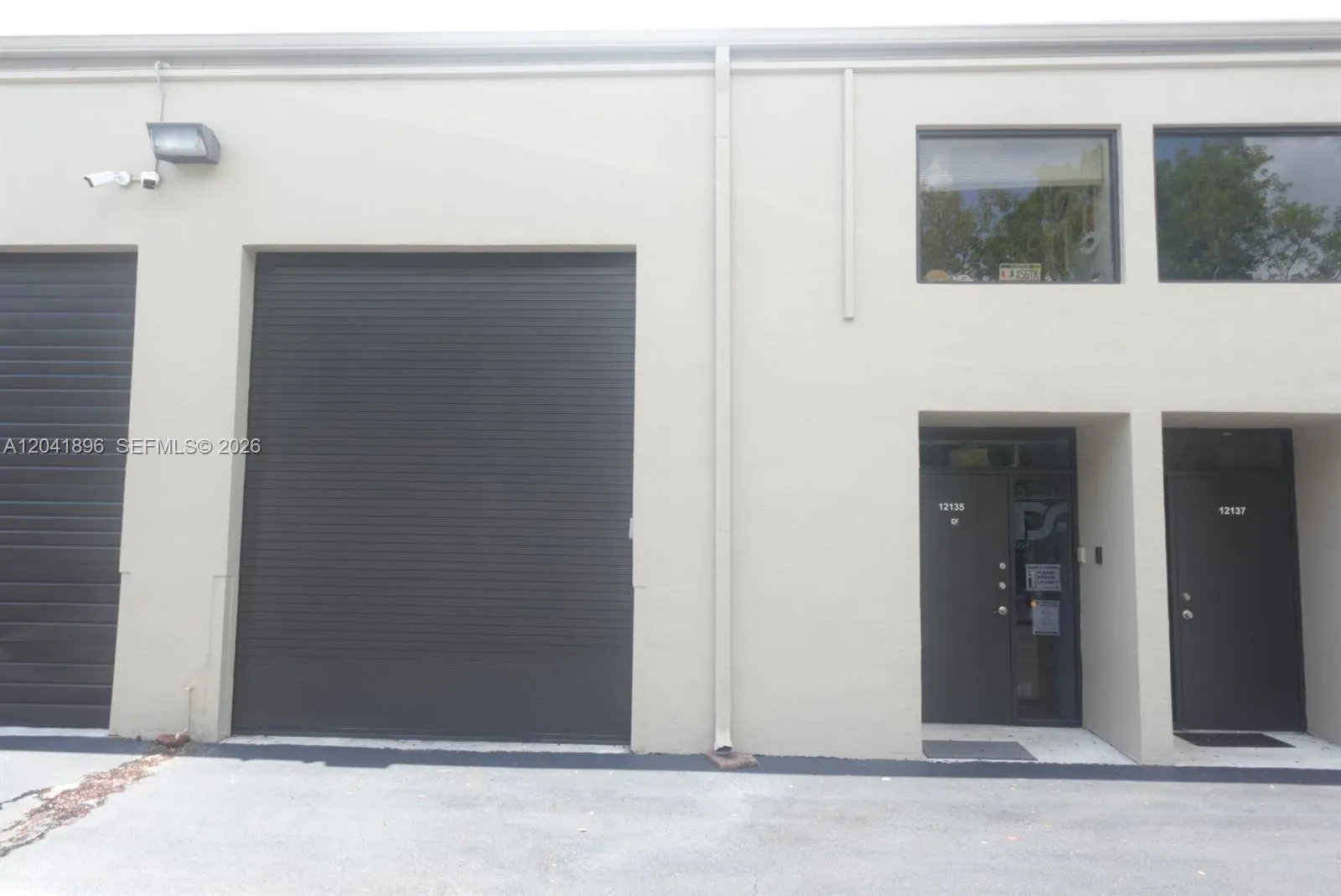 Foto de propiedad en 12135 SW 131st Avenue, Miami, FL 33186 Miami con MLS# 