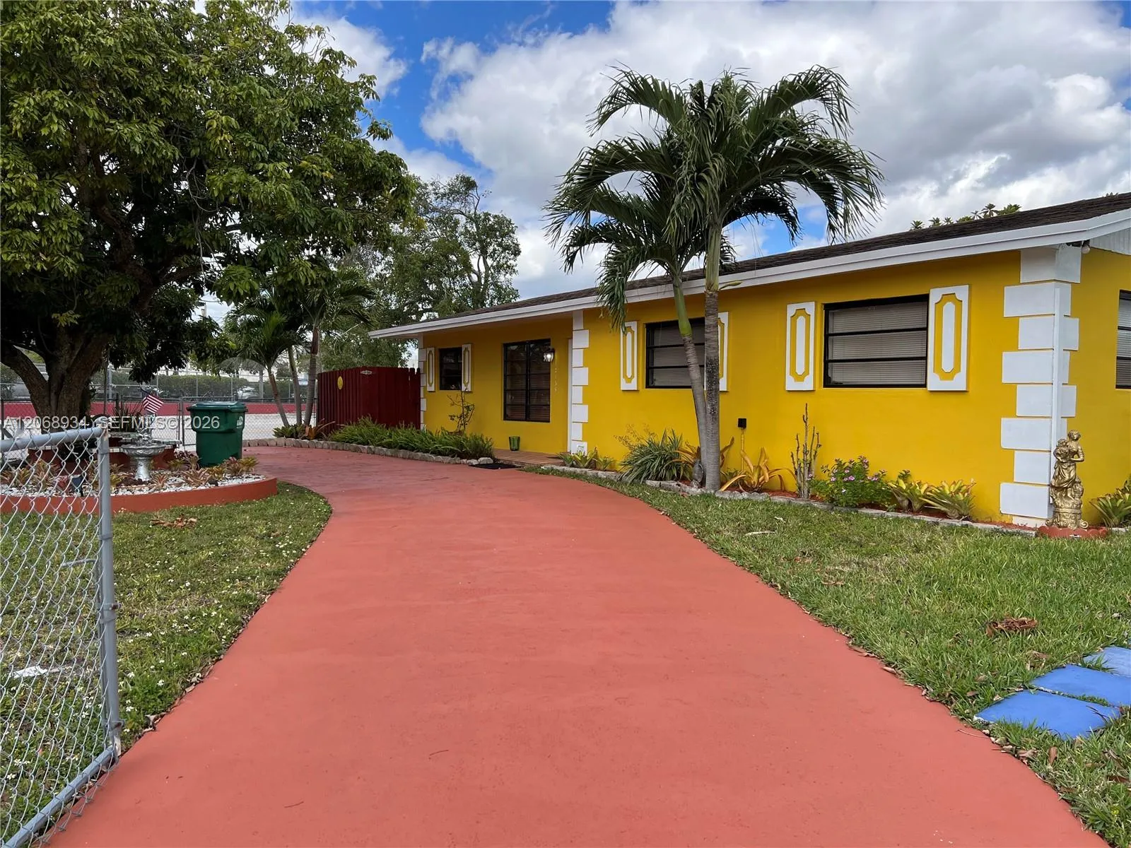 Foto de propiedad en 12135 SW 182nd Terrace, Miami, FL 33177 Miami con MLS# 