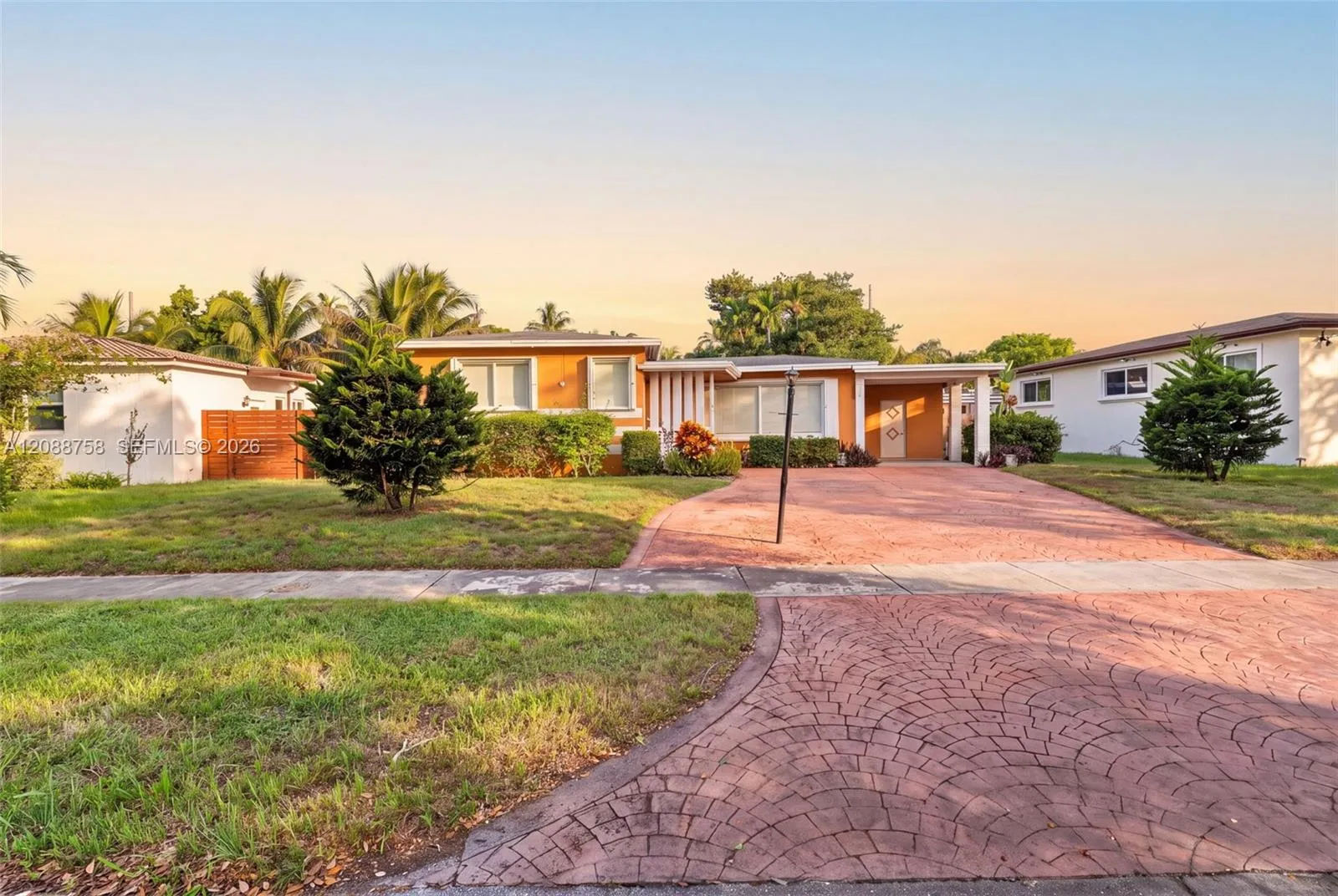 En Venta 12140 NE Miami Court, North Miami, FL 33161, North Miami, FL 33161