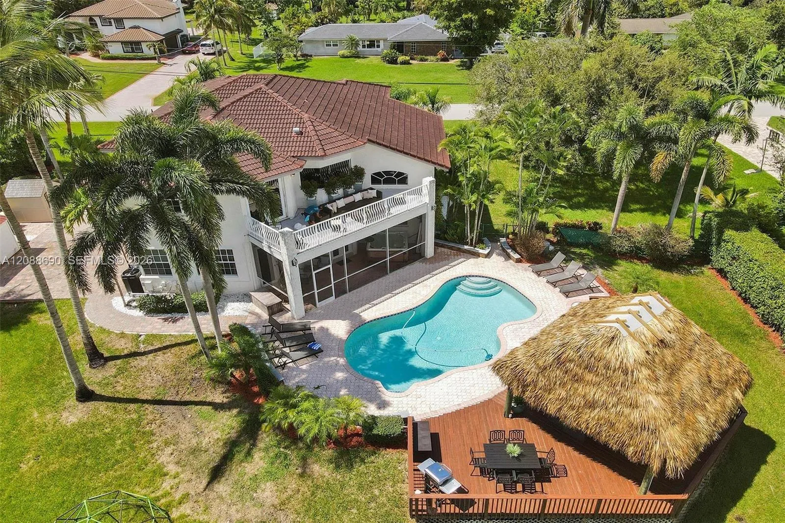 Foto de propiedad en 12140 SW 3rd Street, Plantation, FL 33325 Plantation con MLS# 