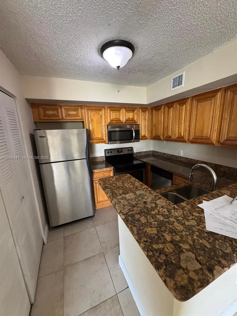 Foto de propiedad en 12142 St Andrews Place 110, Miramar, FL 33025 Miramar con MLS# 