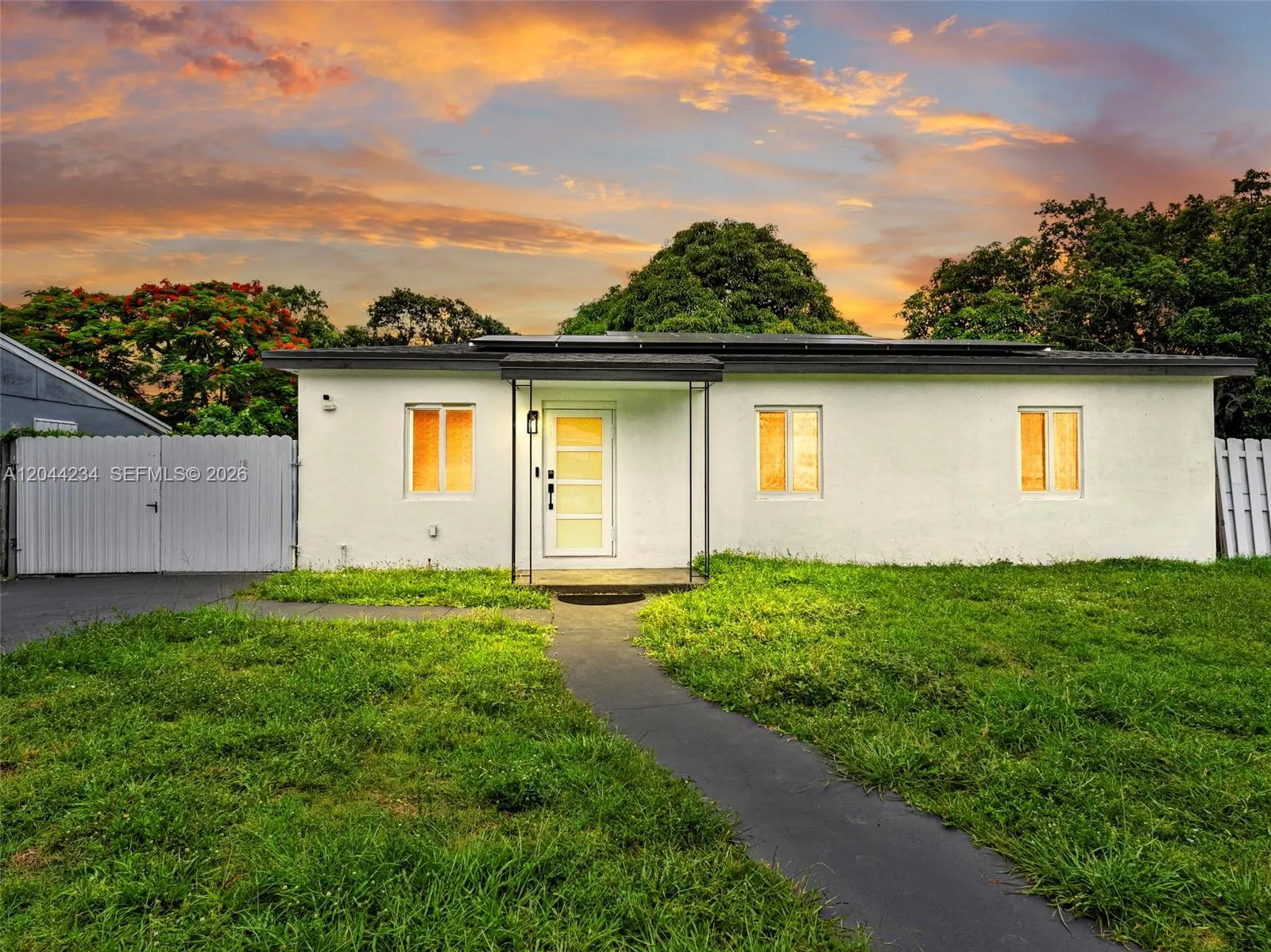 Foto de propiedad en 1215 Kasim Street, Opa-Locka, FL 33054 Opa-Locka con MLS# 