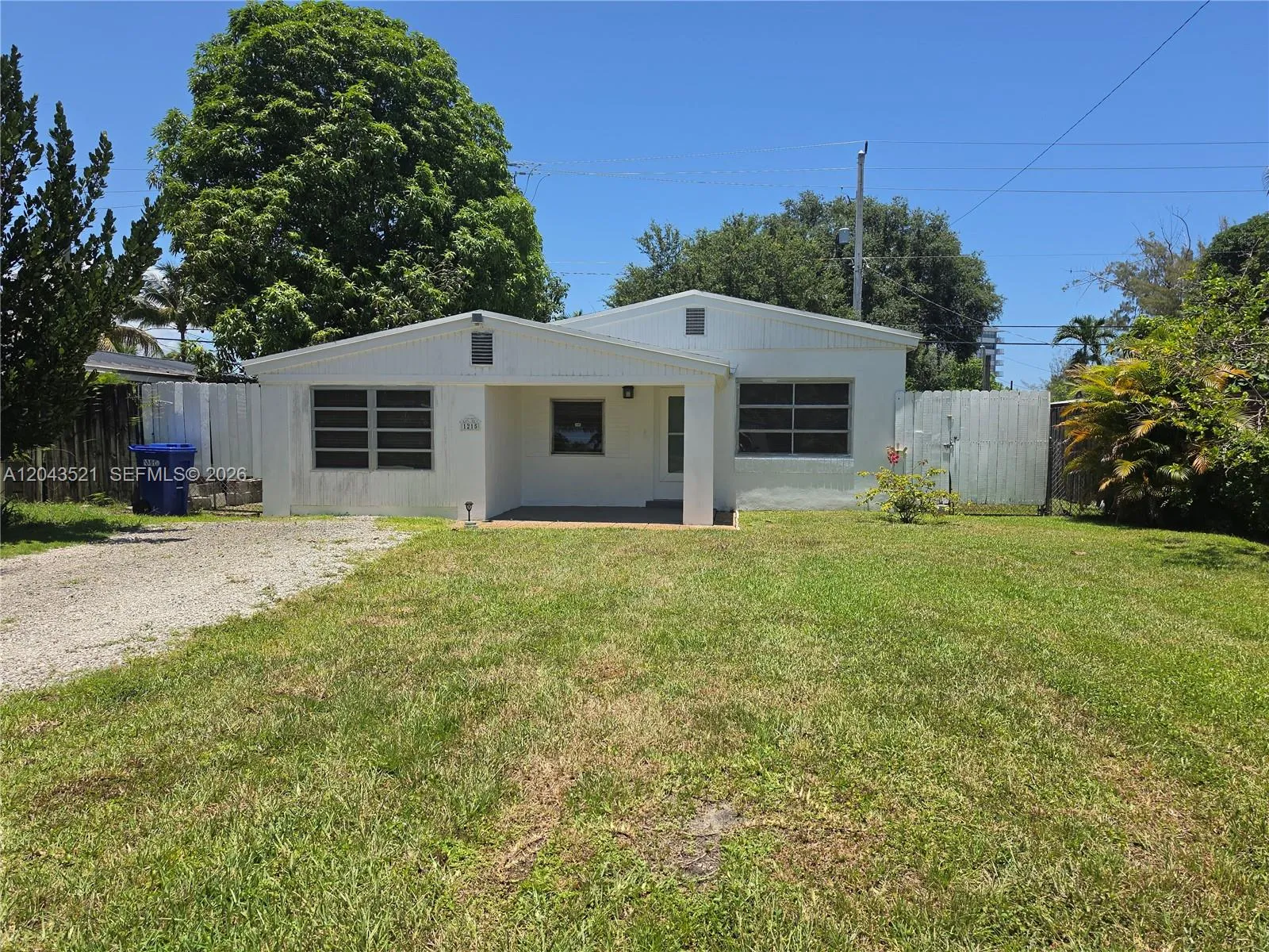 En Venta 1215 NE 182nd Street, North Miami Beach, FL 33162, North Miami Beach, FL 33162
