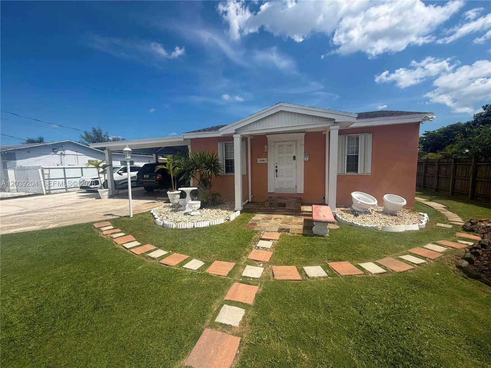 Foto de propiedad en 12150 SW 213th Terrace, Miami, FL 33177 Miami con MLS# 