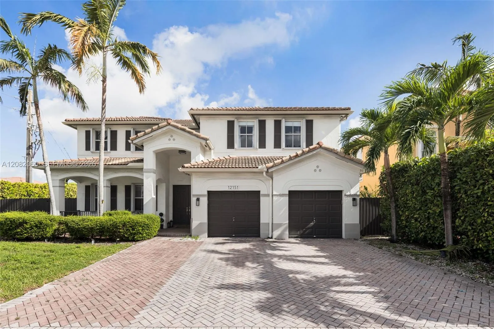 Foto de propiedad en 12151 SW 126th Terrace, Miami, FL 33186 Miami con MLS# 
