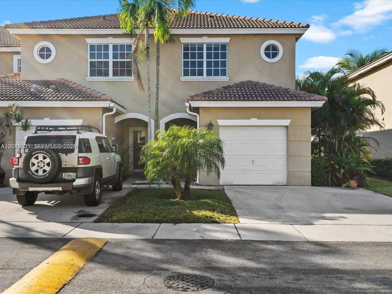 Foto de propiedad en 12170 SW 5th Court, Pembroke Pines, FL 33025 Pembroke Pines con MLS# 