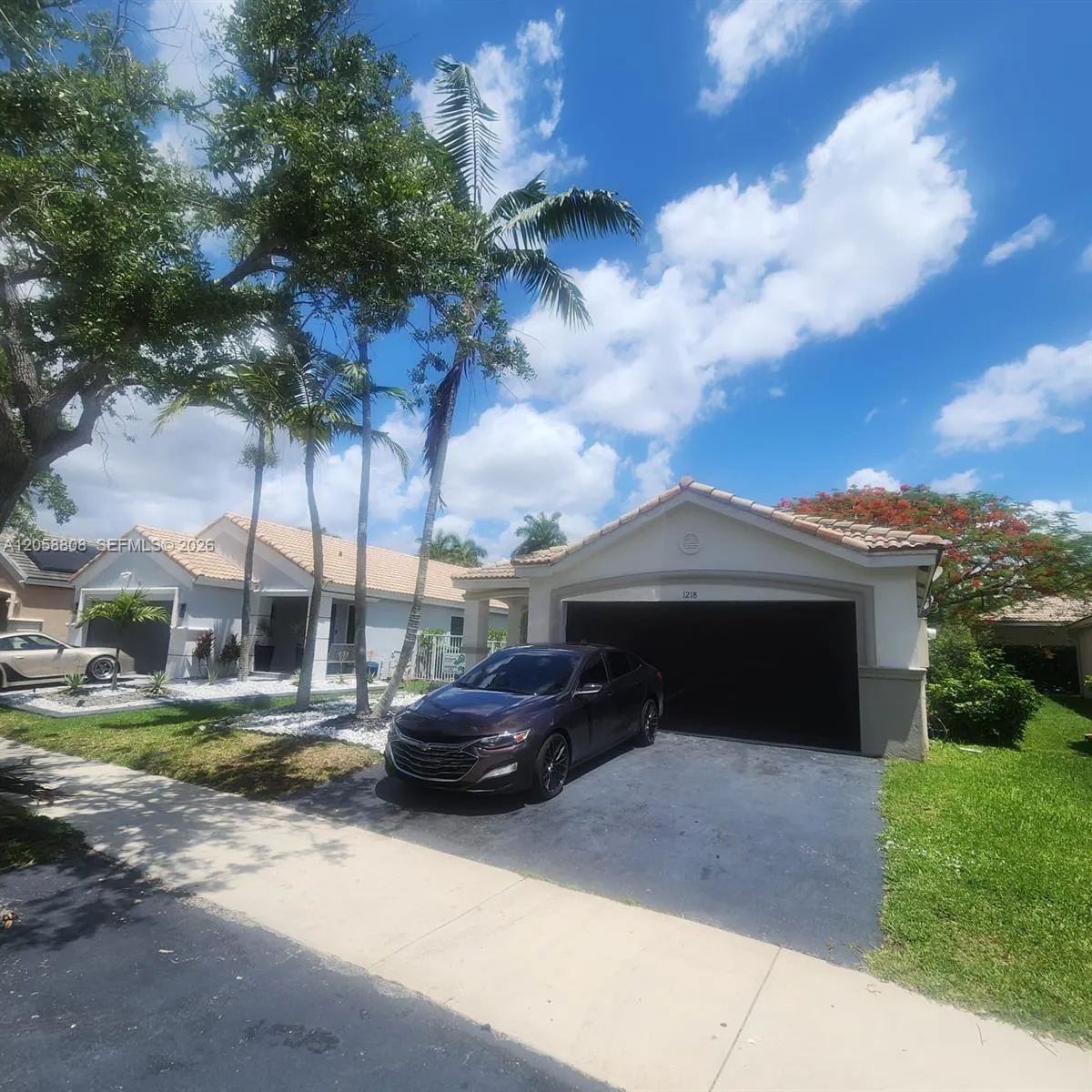 Foto de propiedad en 1218 Canary Island Drive, Weston, FL 33327 Weston con MLS# 