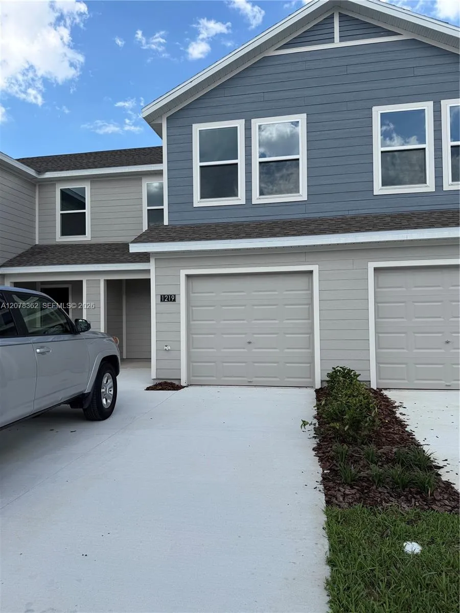 Foto de propiedad en 1219 Orion, Davenport, FL 33837 Davenport con MLS# 