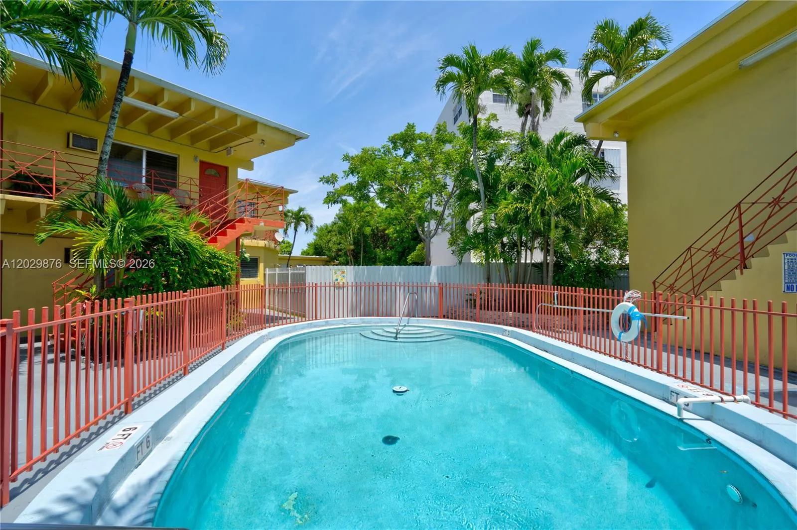 Foto de propiedad en 12195 W Dixie Highway 6E, North Miami, FL 33161 North Miami con MLS# 